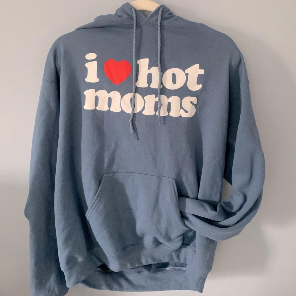 Danny Duncan’s “i ❤️ hot moms” hoodie